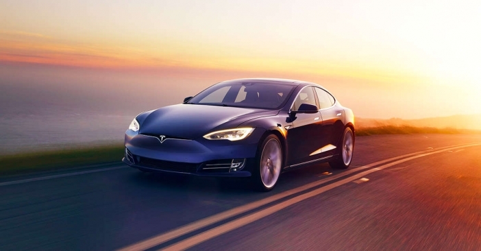 Автомобилите на Tesla постепенно стават напълно автономни от август