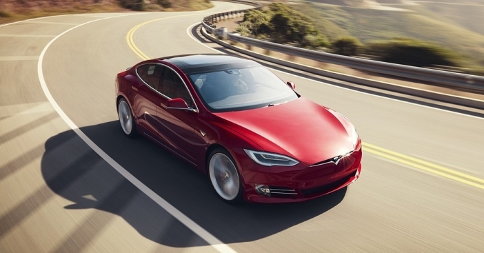 "Tesla" и Люксембург се скараха след провал на тест за спиране