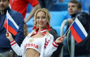 ФИФА отсече: без красавици по трибуните на Световното първенство