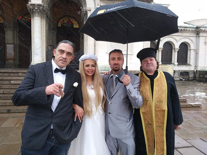Плеймейтката Жанета Осипова се омъжи по жартиери пред "Св. Александър Невски" (снимки)