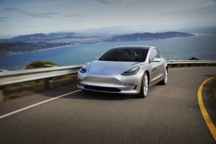 Продажбите на Tesla Model 3 в Европа започват от февруари