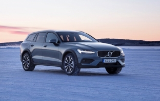 Новото Volvo V60 Cross Country обединява комби и SUV в едно