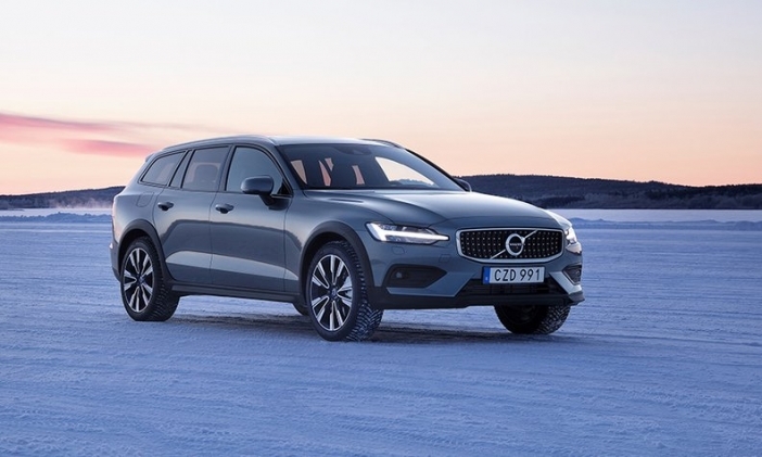 Новото Volvo V60 Cross Country обединява комби и SUV в едно