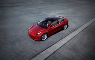 Tesla Model 3 стана най-продаваният луксозен седан в Европа
