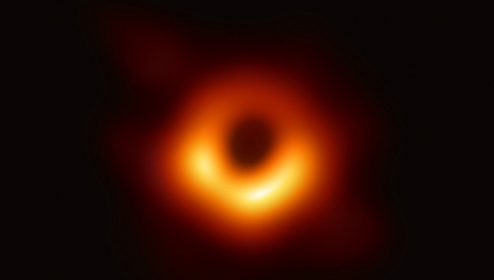 Историческо: НАСА направи първата снимка на черна дупка