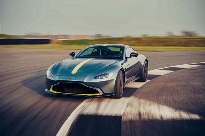 Ръчните скорости се завръщат в новия Aston Martin Vantage