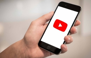 Потребителите на YouTube слушат най-много латино музика