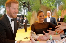Принц Хари и Меган Маркъл бяха специални гости на кралската премиера на "Цар Лъв"