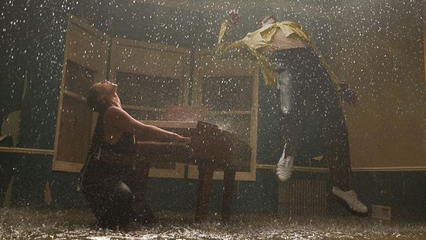 Алиша Кийс с хипнотизираща ода за любовта в новото си парче "Show Me Love"