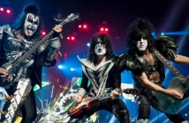 Група "Kiss" ще изнесе концерт за акулите насред океана