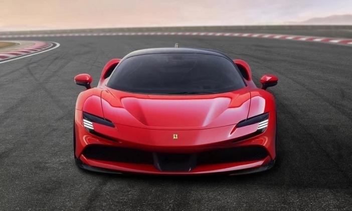 "Ferrari" отлага първия си електрически модел за след 2025 г.