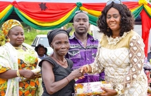 Министърката на туризма на Гана към цветнокожите американци: \