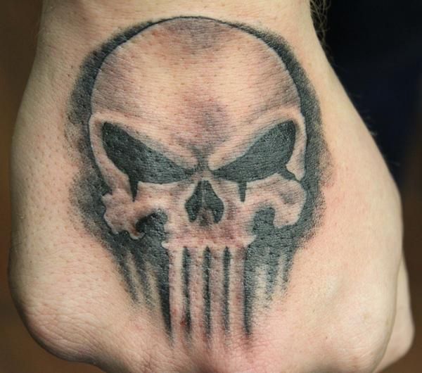 Татуировка с череп - отличителен знак на биячите на протестите?