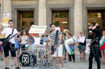 "Български идиот": протестите родиха рок парче