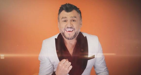 Вижте сюрреалистичния клип на Любо Киров към новата му песен "Целуни ме"!