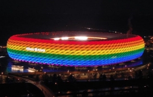 УЕФА забрани на Германия да оцвети като дъга стадион за мача си с Унгария