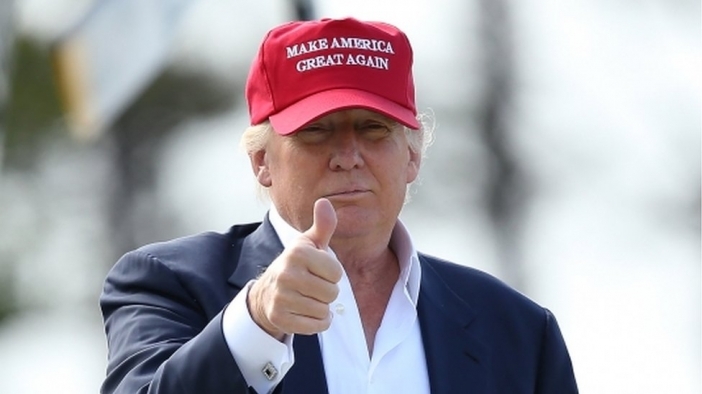Тръмп показа нов дизайн на шапката си "Да направим Америка отново велика!"