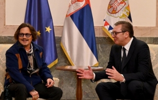 Сърбия връчи на Джони Деп медал за заслуги в социалните и културните дейности