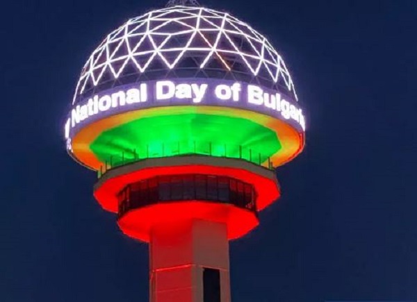 Турция отбеляза националния ни празник, като обагри знакова постройка с цветовете на българското знаме