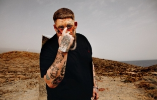 Rag\'n\'Bone Man празнува живота с новия си албум