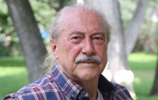 Сълзи и спомени: Паметна плоча на Кирил Маричков вече краси дома му в София Сълзи и спомени: Паметна плоча на Кирил Маричков вече краси дома му в София