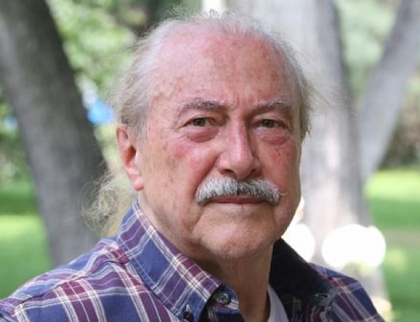 Сълзи и спомени: Паметна плоча на Кирил Маричков вече краси дома му в София