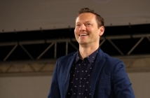 Орлин Павлов под звездите на Борисовата градина тази вечер