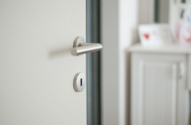 Каква е разликата между входни врати за панел и ЕПК апартаменти