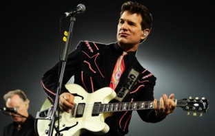 Крис Айзък идва в България! Култовият изпълнител на „Wicked Game“ с първи концерт у нас