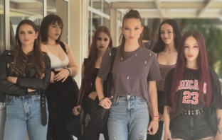 Болезнено истински: \