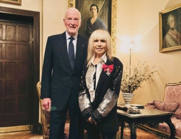 Лили Иванова наградена с рядък орден от Симеон II! Получи Дамски кръст за изключителни заслуги