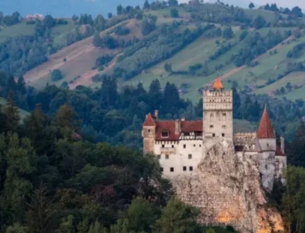 Влакче на ужасите и свръхестествени същества: Готвят първия в света парк за Дракула!