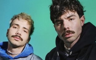 „ПАРАКЛИС“ на Молец с платинен статус по-малко от два месеца след излизането си