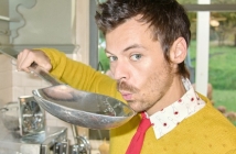 Хари Стайлс сипва с големия черпак: обяви турне и сподели новия си сингъл "Aperture"