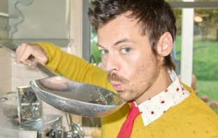 Хари Стайлс сипва с големия черпак: обяви турне и сподели новия си сингъл \