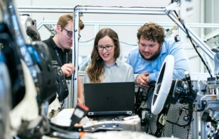 Технологиите, които променят начина ни на шофиране