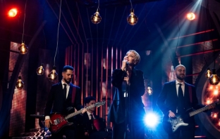 Връщане към 90-те години в „Като две капки вода“: Алекс Раева спечели с имитация на Долорес О’Риърдън от „The Cranberries“ (видео)