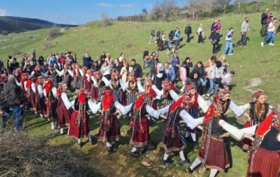 Нестинарството, еркечкото лазаруване и плетенето на рибарски такъми са живите традиции от Бургаско – част от изложбата на Живите човешки съкровища на България