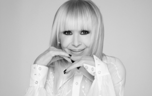 Чуйте новата песен на Лили Иванова по текст на Мартин Карбовски!