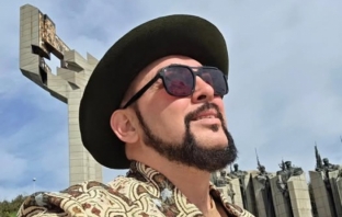 Устата: Ще пея безплатно за всяка партия, която се осмели да хареса \