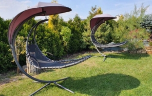 Превърнете градината в оазис на релакса: Как да изберем перфектната люлка?