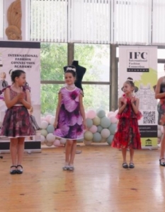 Деца дизайнери от школата по моден дизайн към IFC Academy представиха своите авторски колекции на дипломно ревю - 2