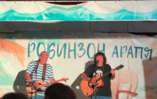 Полиция на „Арапя“ заради мръсните песни на „Изомрудъ“?