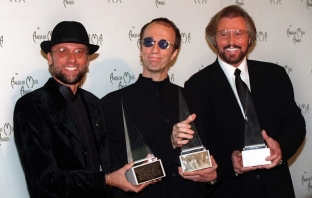 Bee Gees отново на сцена след 6 години отсъствие