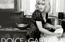 Мадона отново пере и готви за D&G!