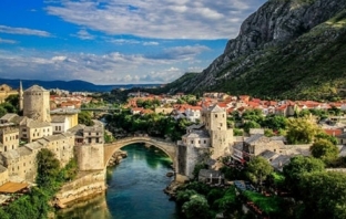 Сараево: сръбска скара, баклава и фереджета