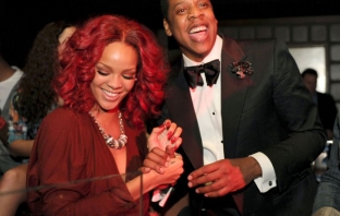 Риана минава под крилото на Jay-Z , пусна два нови клипа (Видео)
