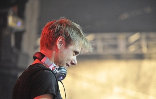 Armin van Buuren - DJ номер 1 в света за 2010 година