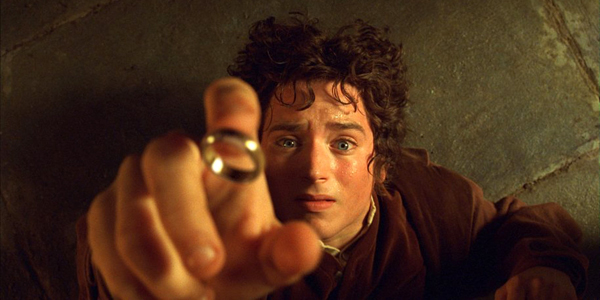 Илайджа Ууд е Фродо Бегинс и в The Hobbit