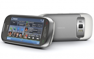 Nokia C7-00: високи очаквания и Symbian^3